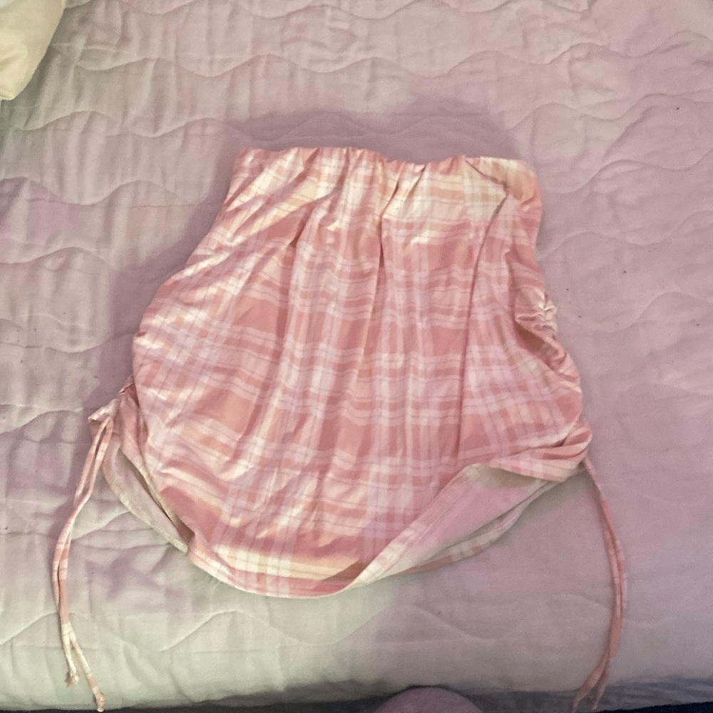 Women’s pink and white plaid skirt